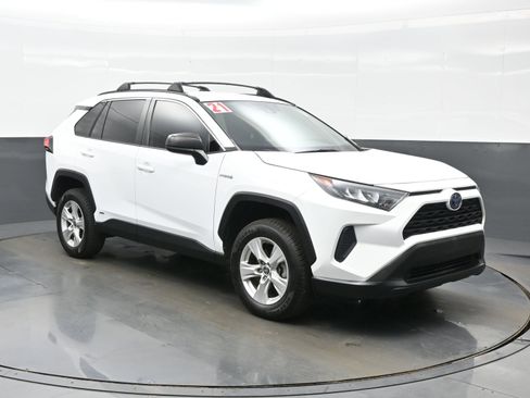 Used 2021 Toyota RAV4 LE AWD/4WD image 8