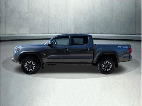 Used 2018 Toyota Tacoma TRD Off-Road w/ Technology Package AWD/4WD image 2