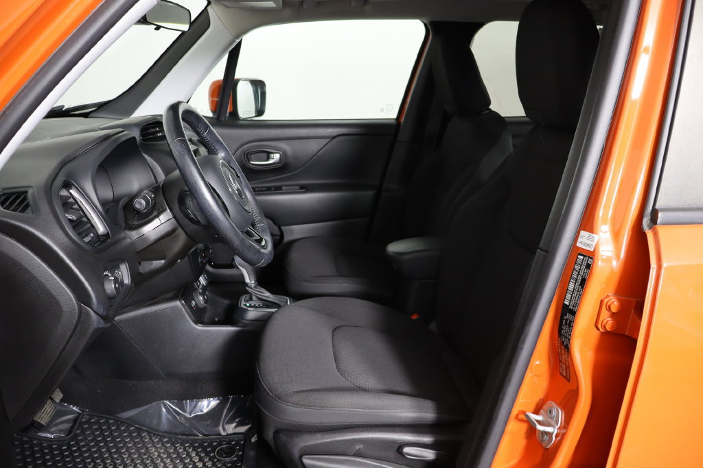 Used 2020 Jeep Renegade Altitude w/ UConnect 8.4 Nav Group AWD/4WD image 14