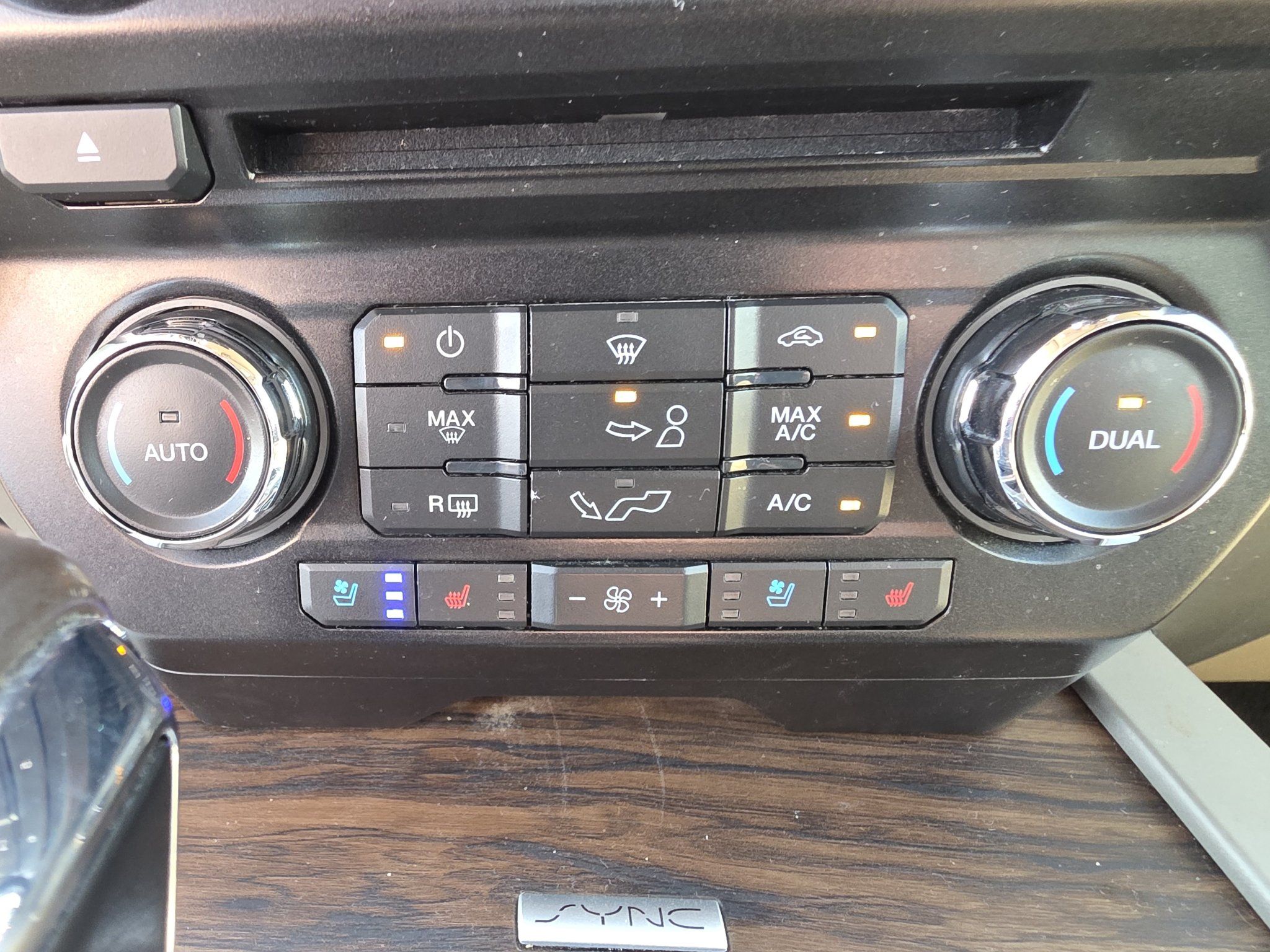 Used 2018 Ford F150 Lariat AWD/4WD image 31