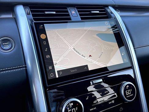 Used 2024 Land Rover Discovery Metropolitan Edition image 5