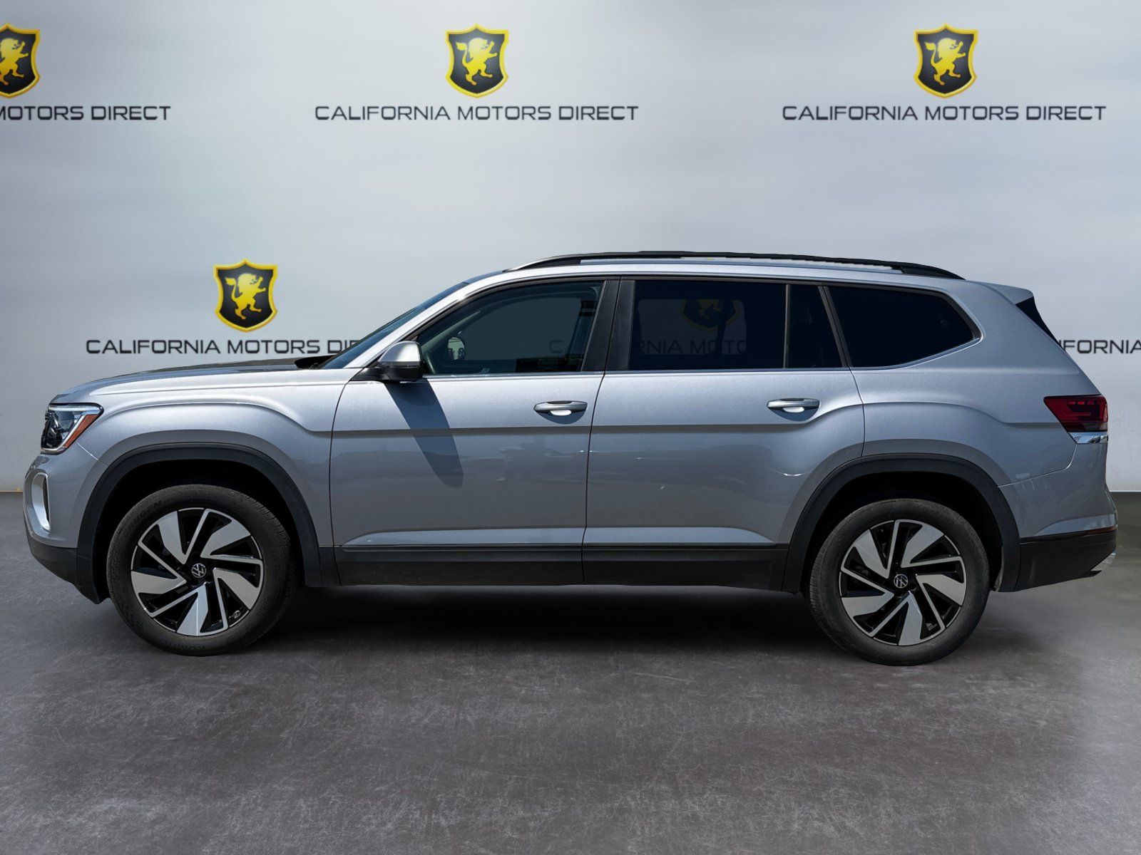 Used 2025 Volkswagen Atlas SE FWD image 2