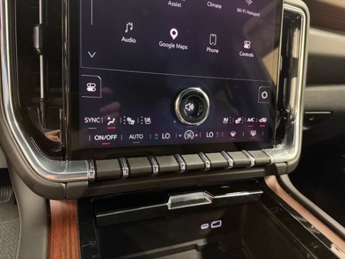 Used 2025 GMC Yukon Denali AWD/4WD image 16