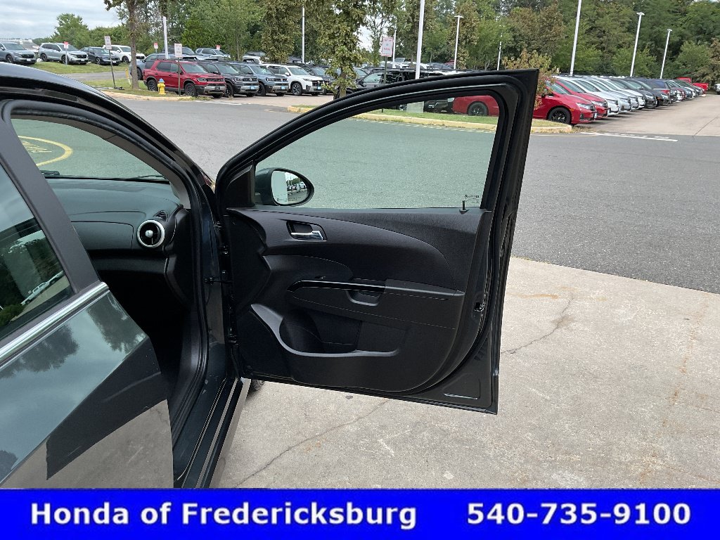 Used 2020 Chevrolet Sonic LT w/ Convenience Package FWD image 19