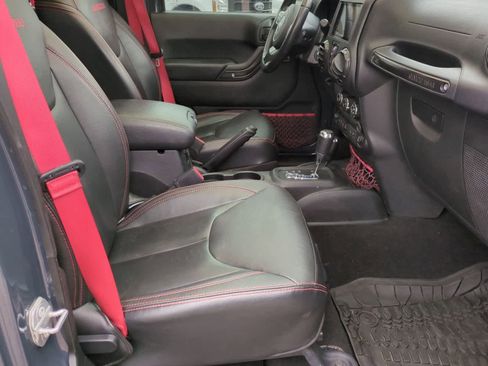 Used 2018 Jeep Wrangler Unlimited Rubicon w/ Connectivity Group image 21