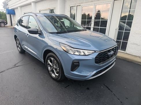 Used 2024 Ford Escape ST-Line w/ Tech Pack #1 AWD/4WD image 2