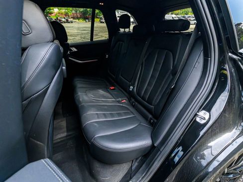 Used 2022 BMW X5 sDrive40i w/ M Sport Package RWD image 14