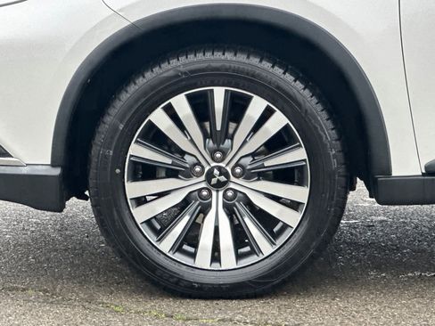 Used 2019 Mitsubishi Outlander ES image 31