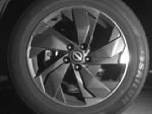 Used 2025 Nissan Rogue SV FWD image 13