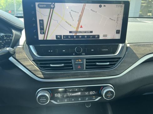 Used 2023 Nissan Altima 2.5 SL FWD image 11