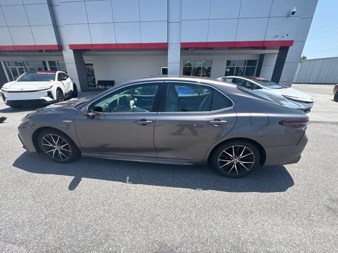 Used 2021 Toyota Camry SE FWD image 24