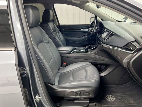 Used 2020 Buick Enclave Essence image 21