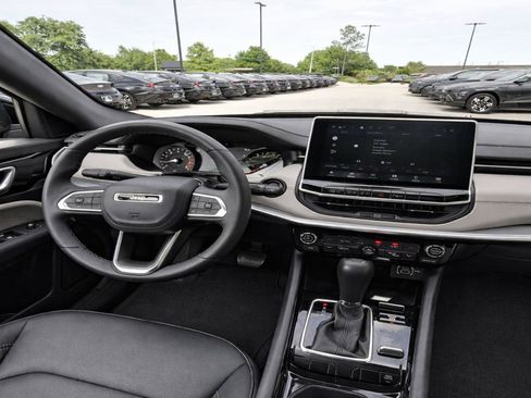 Used 2025 Jeep Compass Limited AWD/4WD image 14