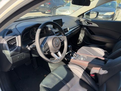 Used 2018 MAZDA MAZDA3 Touring image 9