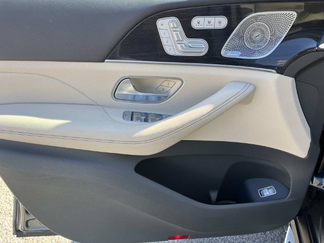 Used 2020 Mercedes-Benz GLS 450 4MATIC image 32