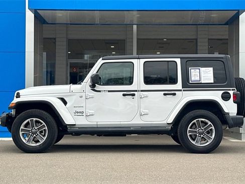 Used 2018 Jeep Wrangler Unlimited Sahara image 9