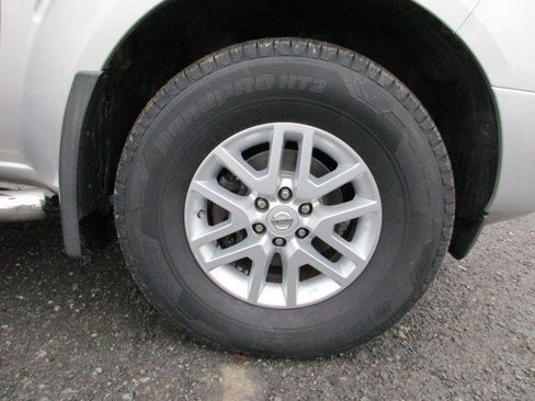 Used 2014 Nissan Frontier SV w/ SV Value Truck Package AWD/4WD image 13