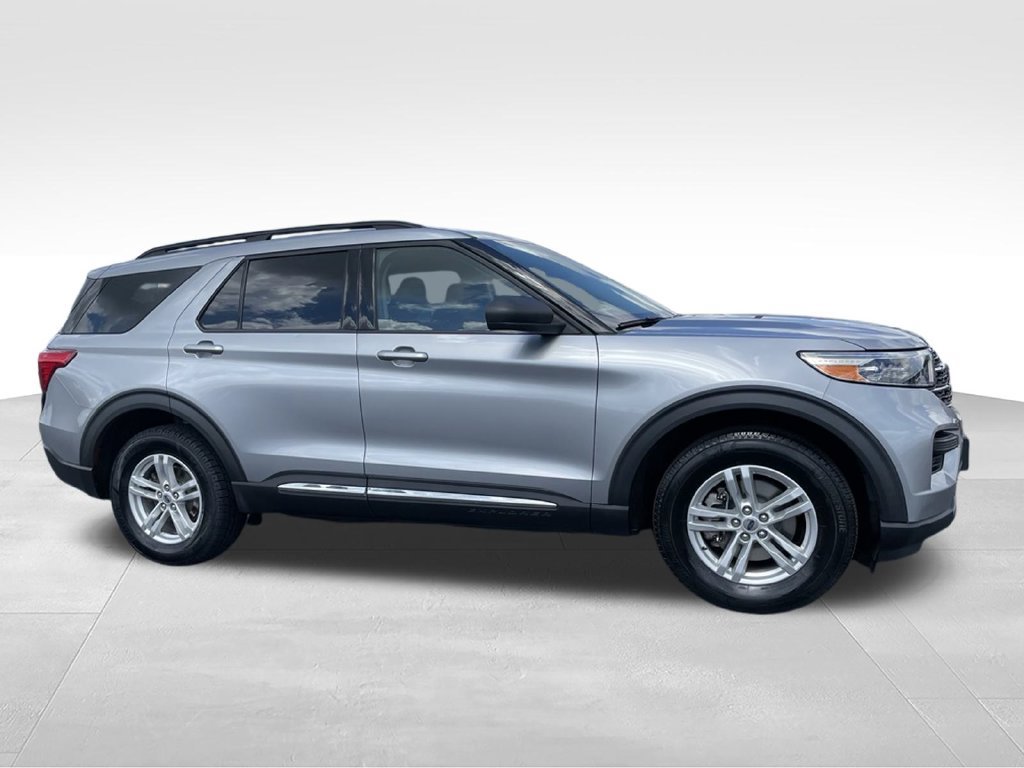 Used 2020 Ford Explorer XLT w/ Comfort Package AWD/4WD image 2