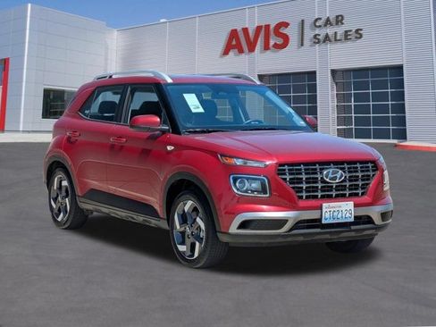Used 2025 Hyundai Venue SEL FWD image 3