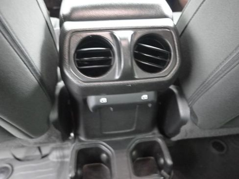 Used 2021 Jeep Wrangler Unlimited Sport AWD/4WD image 14
