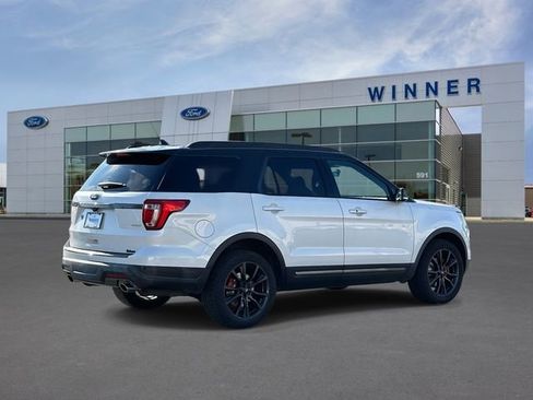 Used 2018 Ford Explorer XLT w/ Equipment Group 202A image 5