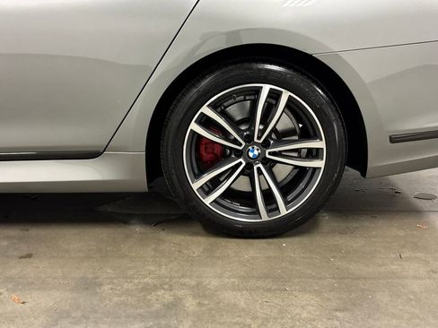 Used 2021 BMW 750i xDrive w/ Executive Package image 14