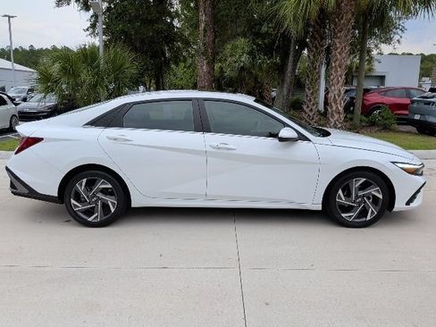 Certified 2025 Hyundai Elantra SEL FWD image 4