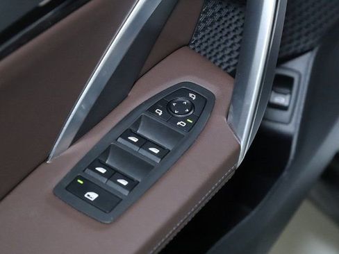 Certified 2025 BMW X2 xDrive28i w/ Premium Package image 17