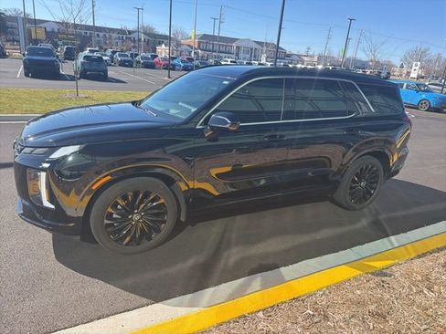 Used 2024 Hyundai Palisade Calligraphy image 2