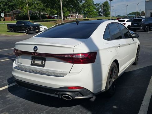 Used 2025 Volkswagen Jetta GLI Autobahn FWD image 9