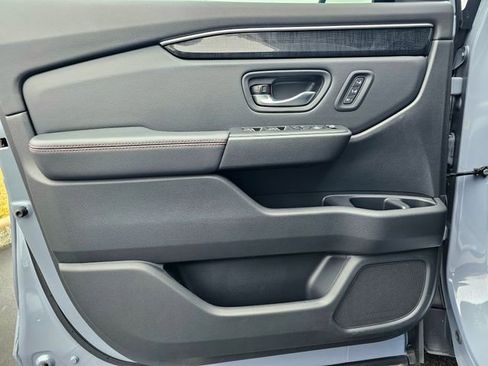 Used 2025 Honda Pilot Black Edition image 21