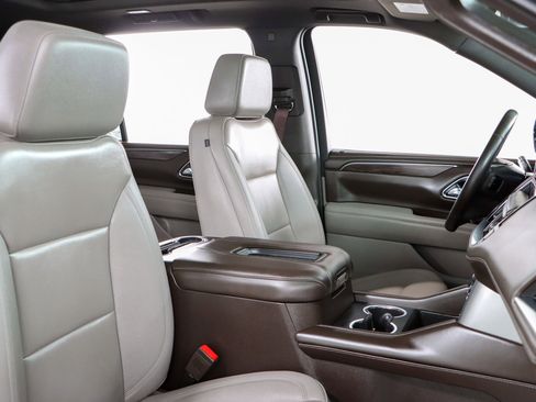 Used 2023 Chevrolet Suburban Z71 w/ Luxury Package image 31