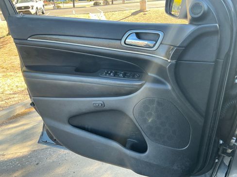 Used 2018 Jeep Grand Cherokee Limited w/ Luxury Group II image 13