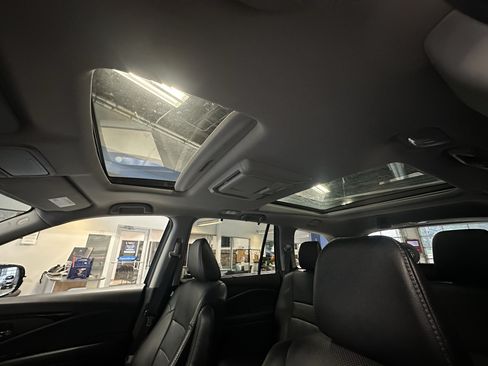 Used 2018 Honda Pilot Elite image 24