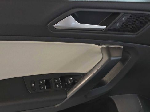 Used 2021 Volkswagen Tiguan SE AWD/4WD image 23
