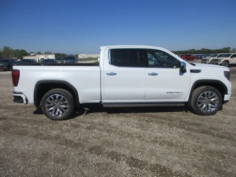 New 2026 GMC Sierra 1500 Denali w/ Denali Reserve Package AWD/4WD image 3