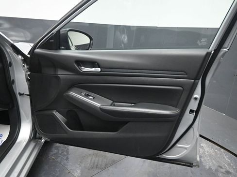 Used 2024 Nissan Altima 2.5 SV image 18