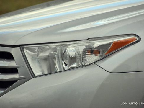 Used 2012 Toyota Highlander Limited w/ Tow Pkg AWD/4WD image 35