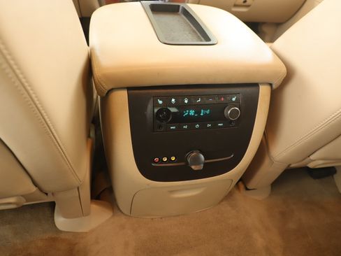 Used 2013 Chevrolet Suburban LTZ image 26