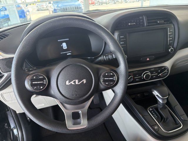 Used 2025 Kia Soul LX FWD image 18