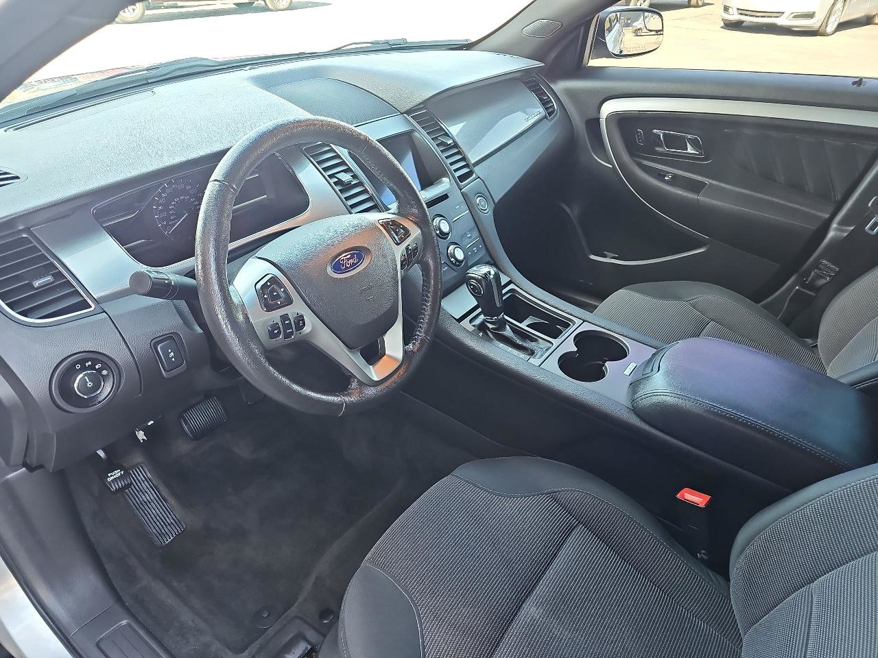 Used 2018 Ford Taurus SEL w/ Equipment Group 201A AWD/4WD image 9