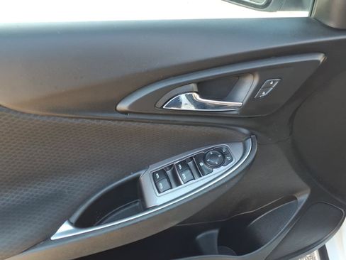 Used 2020 Chevrolet Malibu LT FWD image 15
