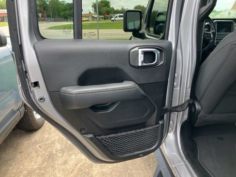 Used 2020 Jeep Wrangler Unlimited Sahara AWD/4WD image 12