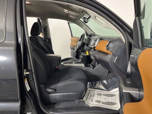 Used 2017 Toyota Tacoma SR5 image 44
