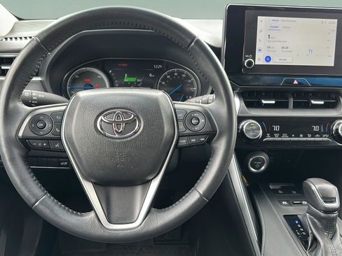 Used 2023 Toyota Venza LE AWD/4WD image 11