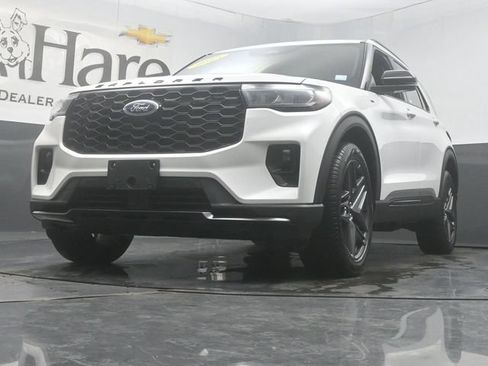 Used 2025 Ford Explorer ST-Line w/ ST-Line Street Pack AWD/4WD image 4