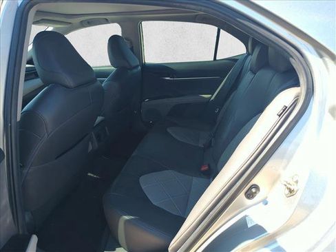 Used 2019 Toyota Camry XLE image 16