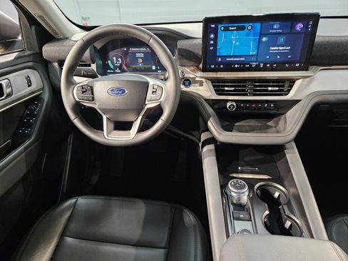 Used 2025 Ford Explorer Active w/ Active Comfort Package AWD/4WD image 9