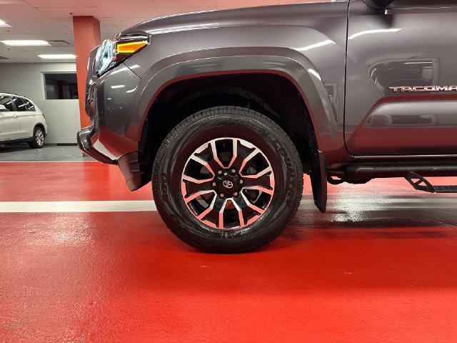 Certified 2022 Toyota Tacoma TRD Sport AWD/4WD image 25