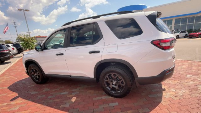 Certified 2024 Honda Pilot TrailSport image 7